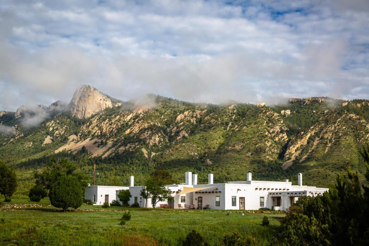 Casa Del Gavilan Historic Inn Cimarron Exterior photo