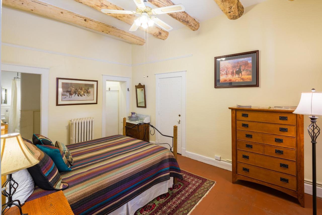 Casa Del Gavilan Historic Inn Cimarron Room photo